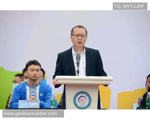 切尔西克林顿积极参与足球运动推动青少年健康生活方式